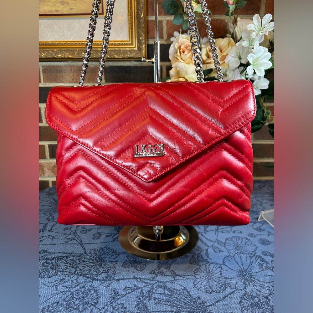 UGGARI Quilted Chevron Heart Crossbody , Shoulder bag. Red leather made in Italy